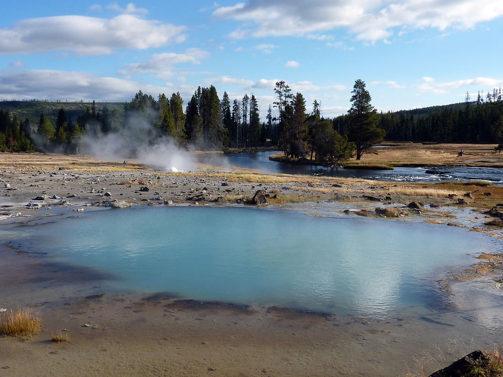 Yellowstone Biscuit basin (6).JPG